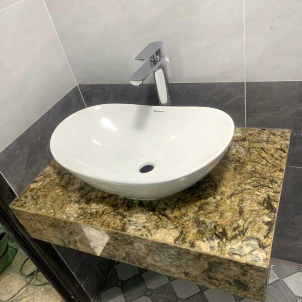 Bà đá đặt lavabo