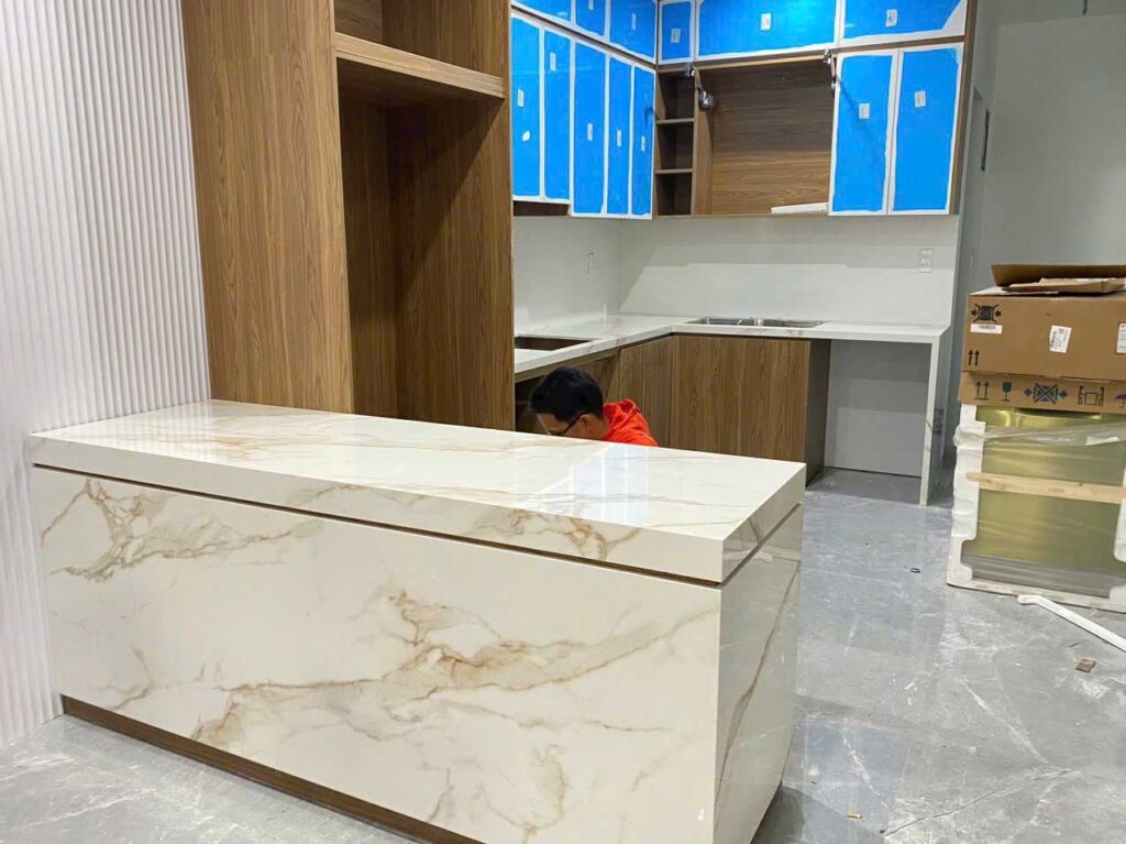 Bàn đảo bếp đá nung kết